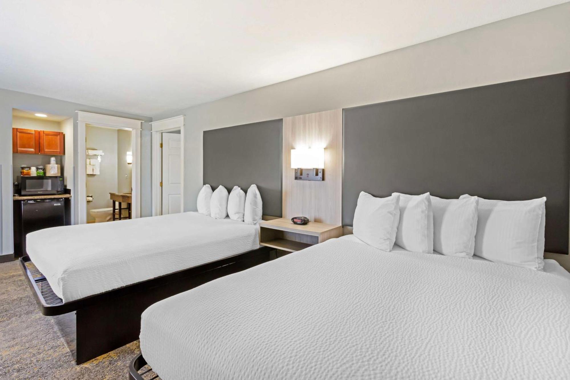 Best Western Plus Weston Inn Logan Exterior photo