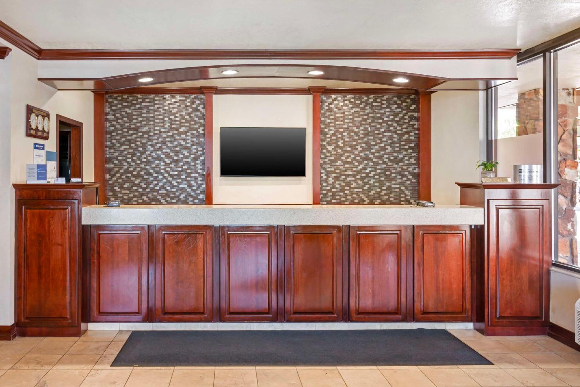 Best Western Plus Weston Inn Logan Exterior photo
