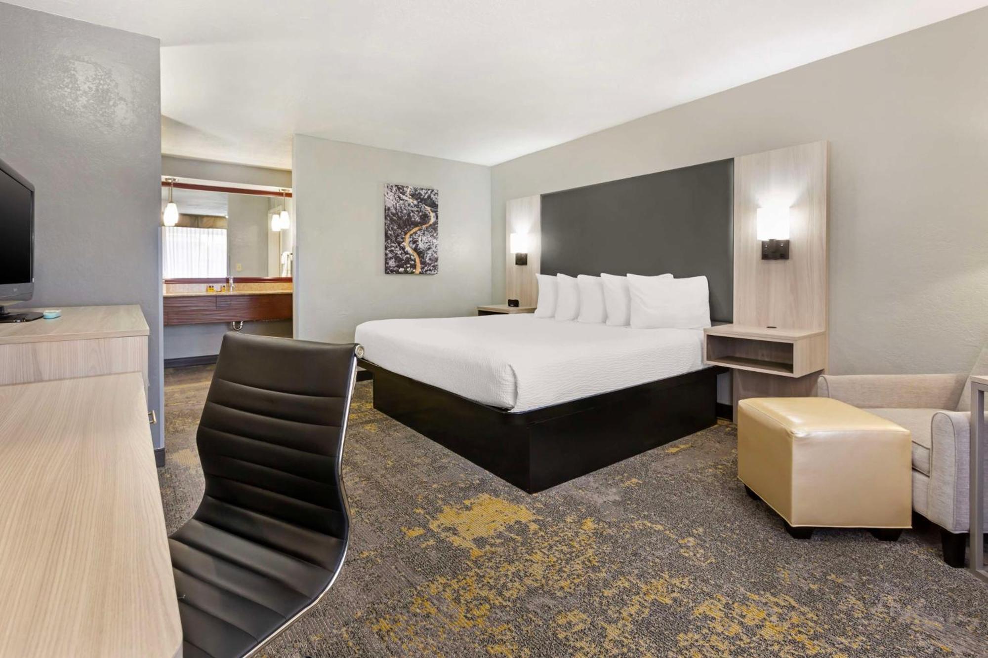 Best Western Plus Weston Inn Logan Exterior photo