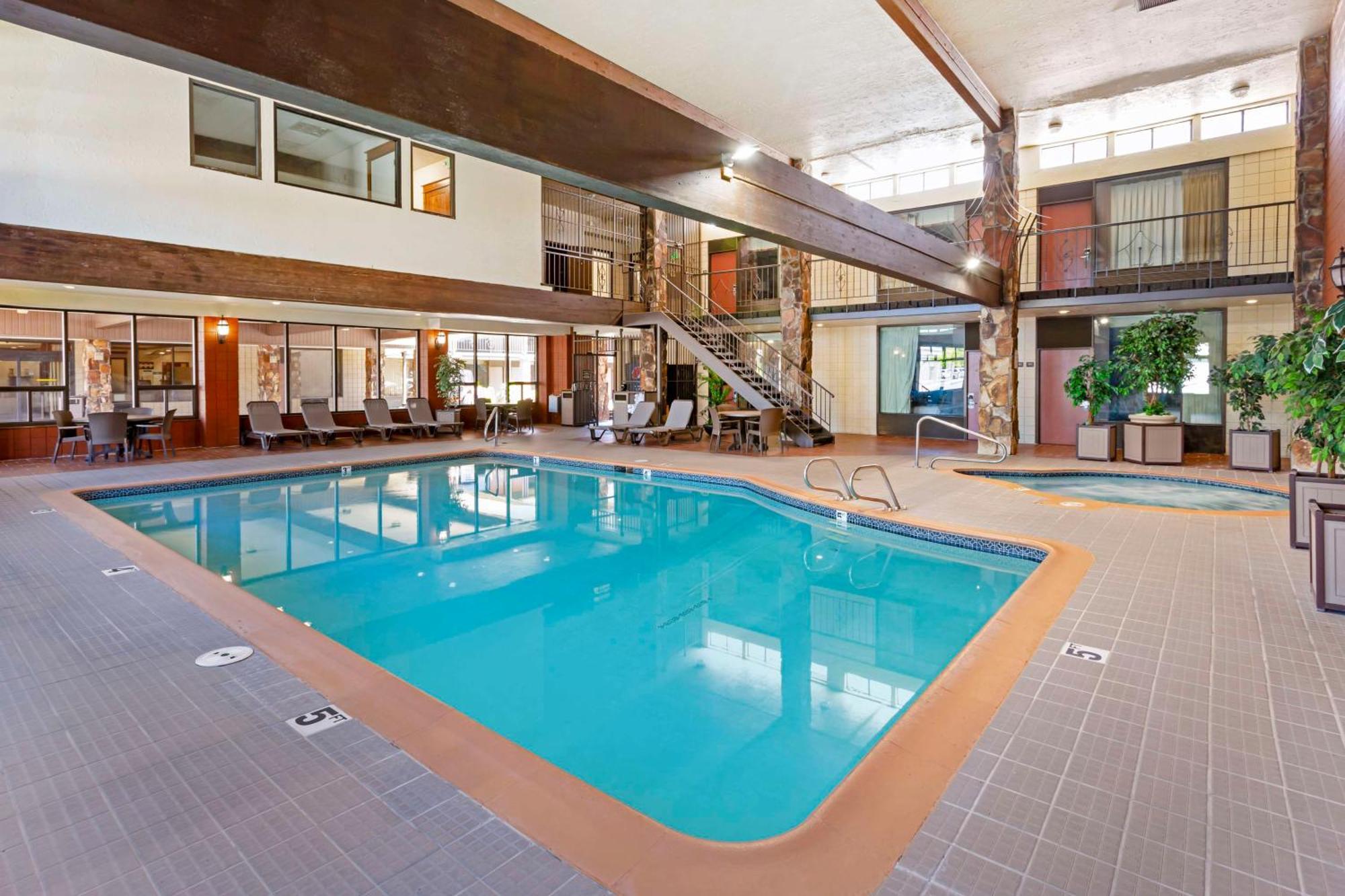 Best Western Plus Weston Inn Logan Exterior photo