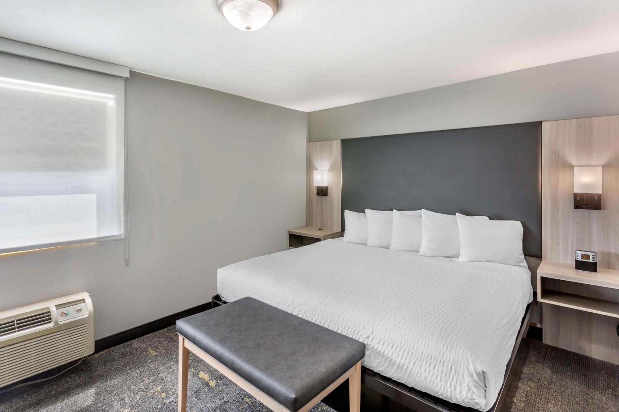 Best Western Plus Weston Inn Logan Exterior photo