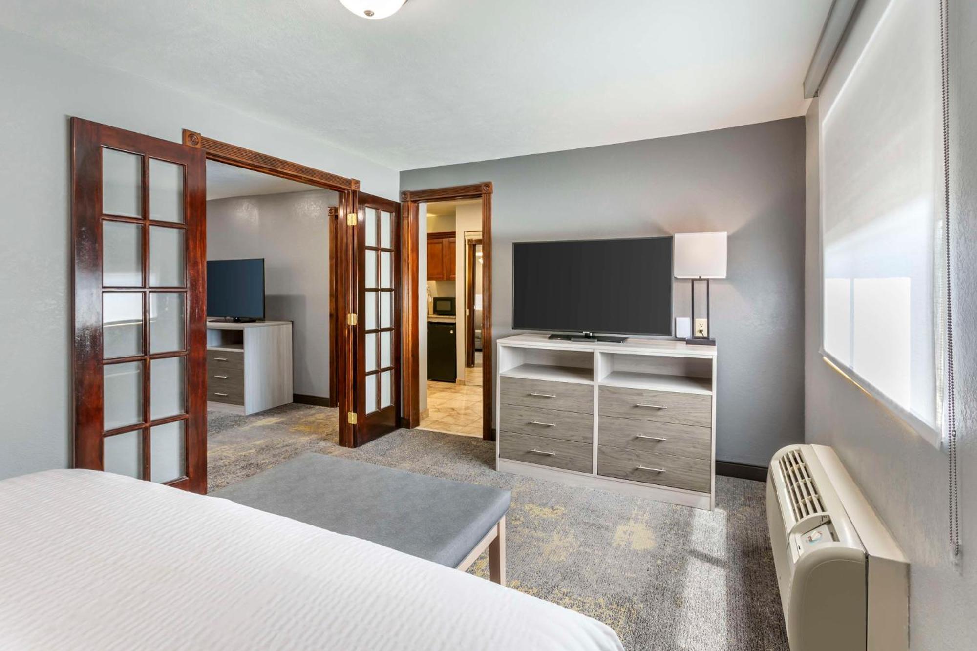 Best Western Plus Weston Inn Logan Exterior photo